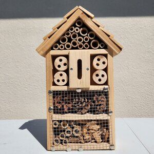 Insect Motel Hotel Garden Decor Mason Bee Home Ladybugs Cedar Wood Wooden Butter